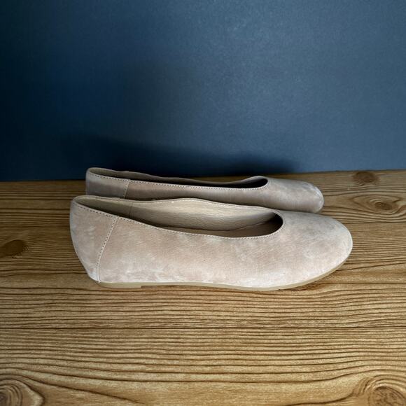 Eileen Fisher Tan Flats - Picture 3 of 9